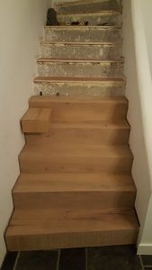 اجرای کف پله و کاور پله فلزی با انواع چوب