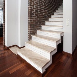 اجرای کف پله و کاور پله فلزی با انواع چوب