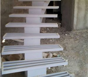 اجرا و نصب انواع نرده و دسته نرده و کف پله چوبی