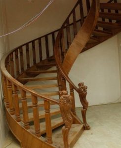 اجرا و نصب انواع نرده و دسته نرده و کف پله چوبی