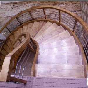 اجرا و نصب انواع نرده و دسته نرده و کف پله چوبی