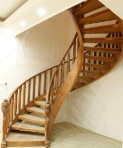 اجرا و نصب انواع نرده و دسته نرده و کف پله چوبی