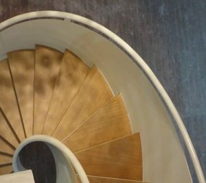 اجرا و نصب انواع نرده و دسته نرده و کف پله چوبی