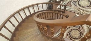 اجرا و نصب انواع نرده و دسته نرده و کف پله چوبی