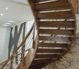 اجرا و نصب انواع نرده و دسته نرده و کف پله چوبی