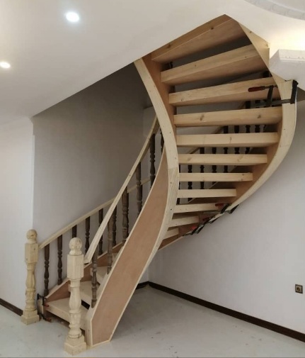 اجرای پله چوبی ، نرده و دسته نرده چوبی