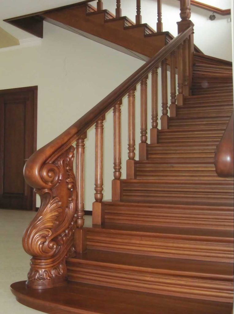 تولید کننده و نصاب انواع نرده چوبی پله