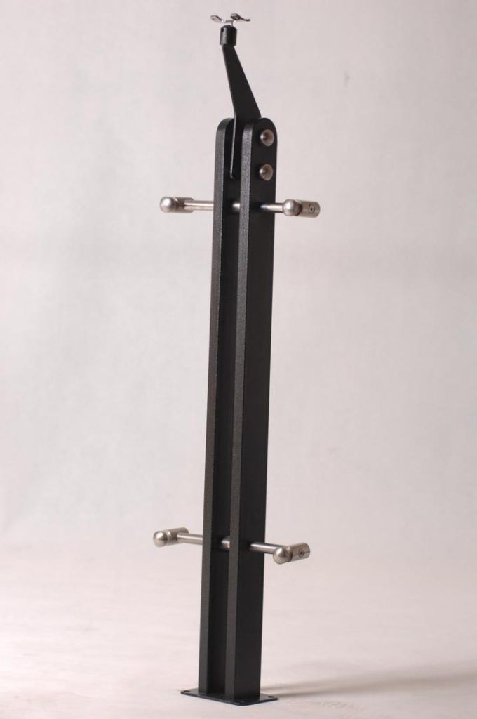 راهنمای جامع طراحی، اجرا و قیمت‌گذاری نرده‌های شیشه‌ای با پایه‌های فلزی و آلومینیومی