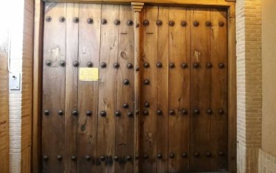 دربهای سنتی با گل میخ و کلون | هنر اصیل معماری ایرانی