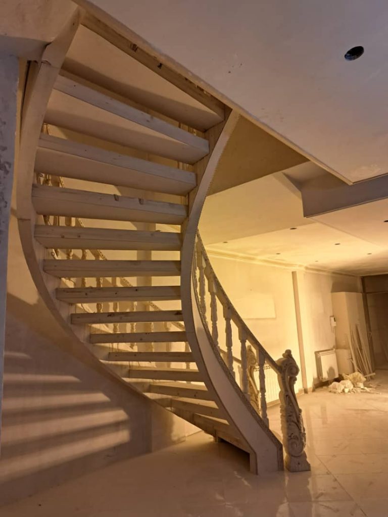 نمونه کار پله چوبی قوس دار