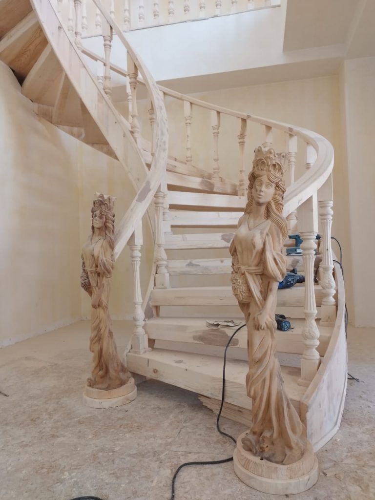 نمونه کار پله چوبی قوس دار