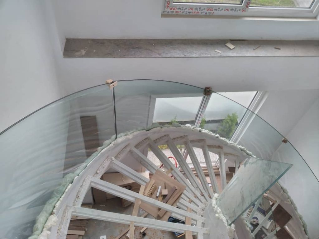 نرده شیشه ای