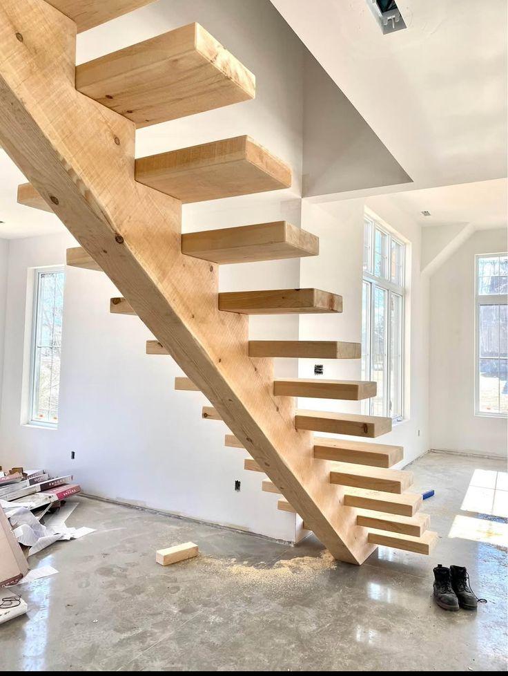 طراحی و اجرای پله محور وسط با چوب طبیعی