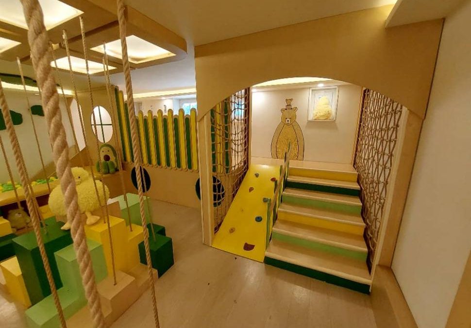 طراحی و ساخت کلبه‌های بازی، لوازم مهدکودک و سرسره‌ها