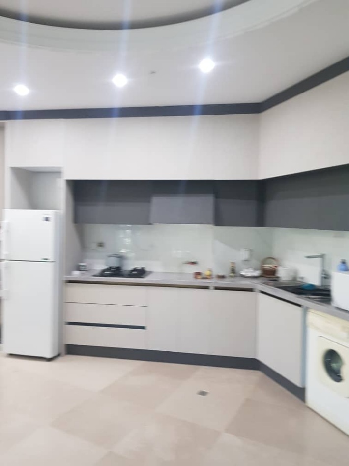 ساخت کابینت آشپزخانه سفید و سیاه مدرن