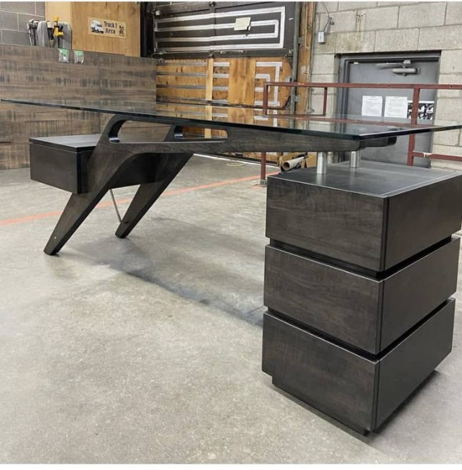 طراحی و ساخت میز اداری MDF