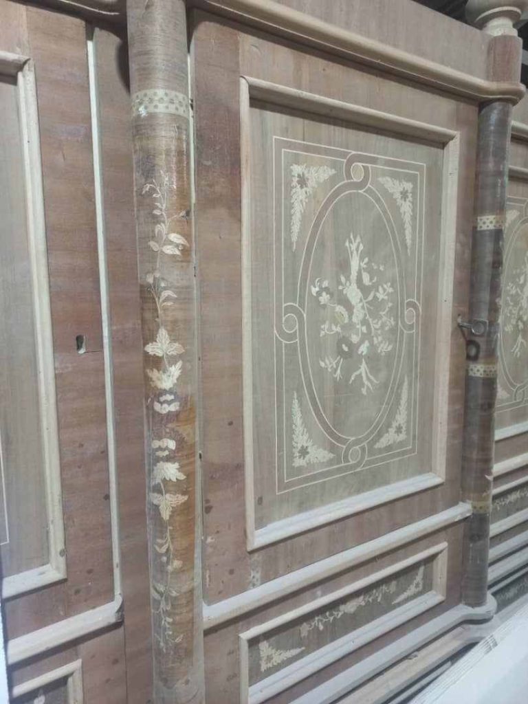 صادرات مبلمان آنتیک و معرق لاکچری با گارانتی ۱۰۰ ساله | خرید بوفه خمرهای