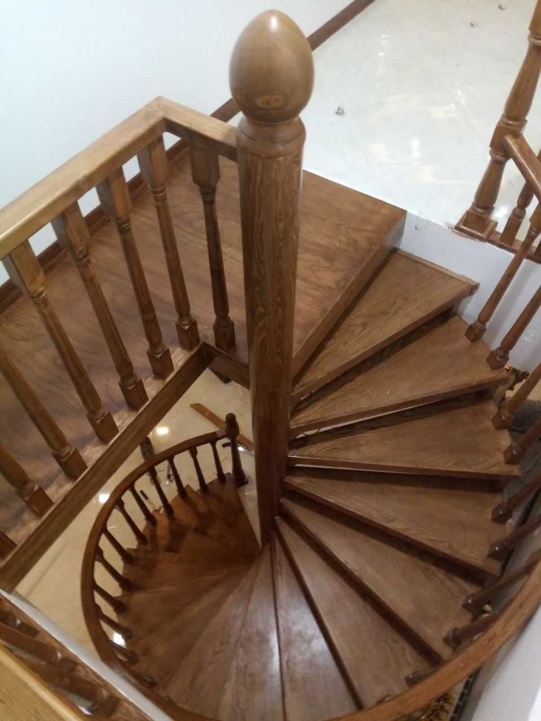 نمونه کار پله چوبی لوکس با نرده قوس دوبلکس | اجرای کف پله و کفپوش چوبی باکس