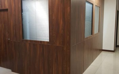 اجرای پارتیشن اداری MDF طرح چوب آذران | طراحی مدرن و قیمت مناسب