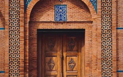 چگونه سبک منبت روی درب سنتی را با دکوراسیون منزل مدرن ست کنیم؟