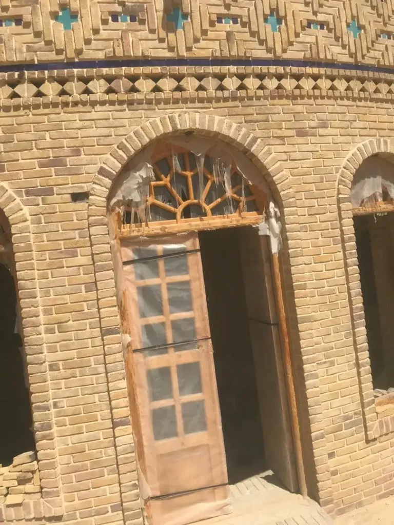 سبک منبت روی درب سنتی