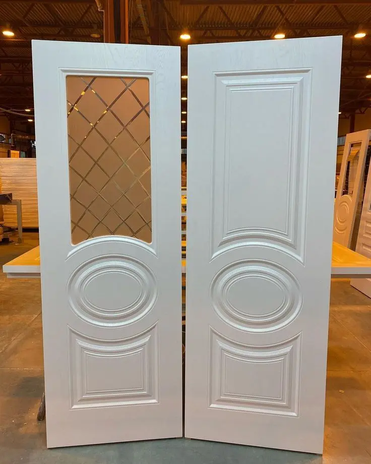 درب چوبی شیشه خور با طح سارشی و متناسب با سلیقه مشتری