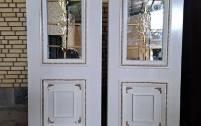 درب چوبی شیشه خور کلاسیک؛ نماد شکوه و نور