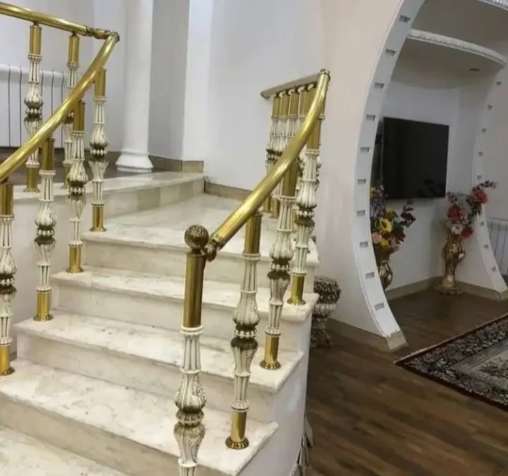 نرده PVC و پلاستیک با اتصالات استیل – تولید و نصب حرفه‌ای در سراسر ایران