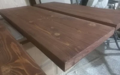 رنگکاری حرفهای کف پله چوب کاج روسی در پروژه میگون | اجرای لوکس با ماندگاری بالا