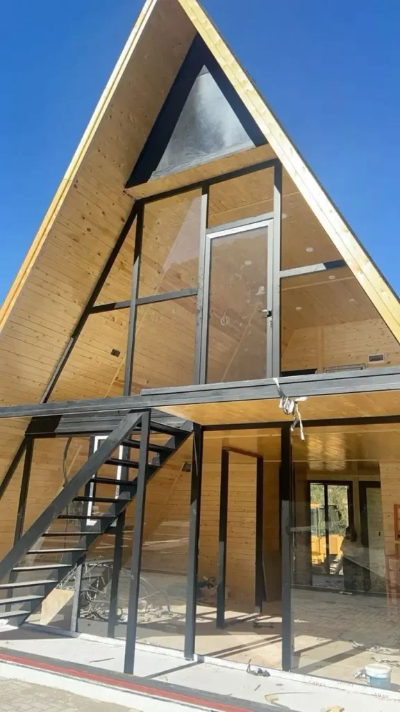 ساخت کلبه چوبی ویلایی با استانداردهای روز دنیا توسط گروه مهندسی فن و هنر