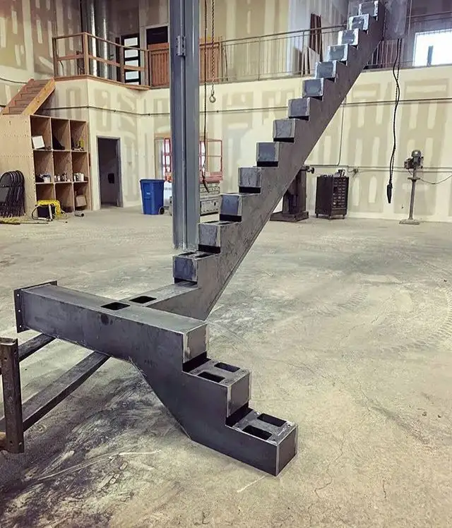 پله فلزی ویلایی