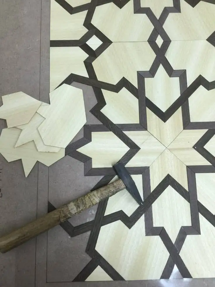 لیزر چوب و روکش در ضخامتهای ۰.۰۶ الی ۲ میلیمتر با نقوش هندسی و گل و مرغ و گرهچینی با روکش