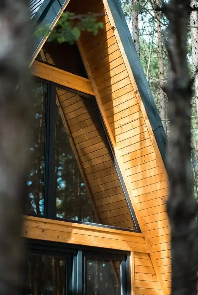 سازنده کلبه چوبی در نوشهر با طراحی اختصاصی و ساخت سفارشی انواع کلبه چوبی، ایفریم و ترکیبی چوب و فلز