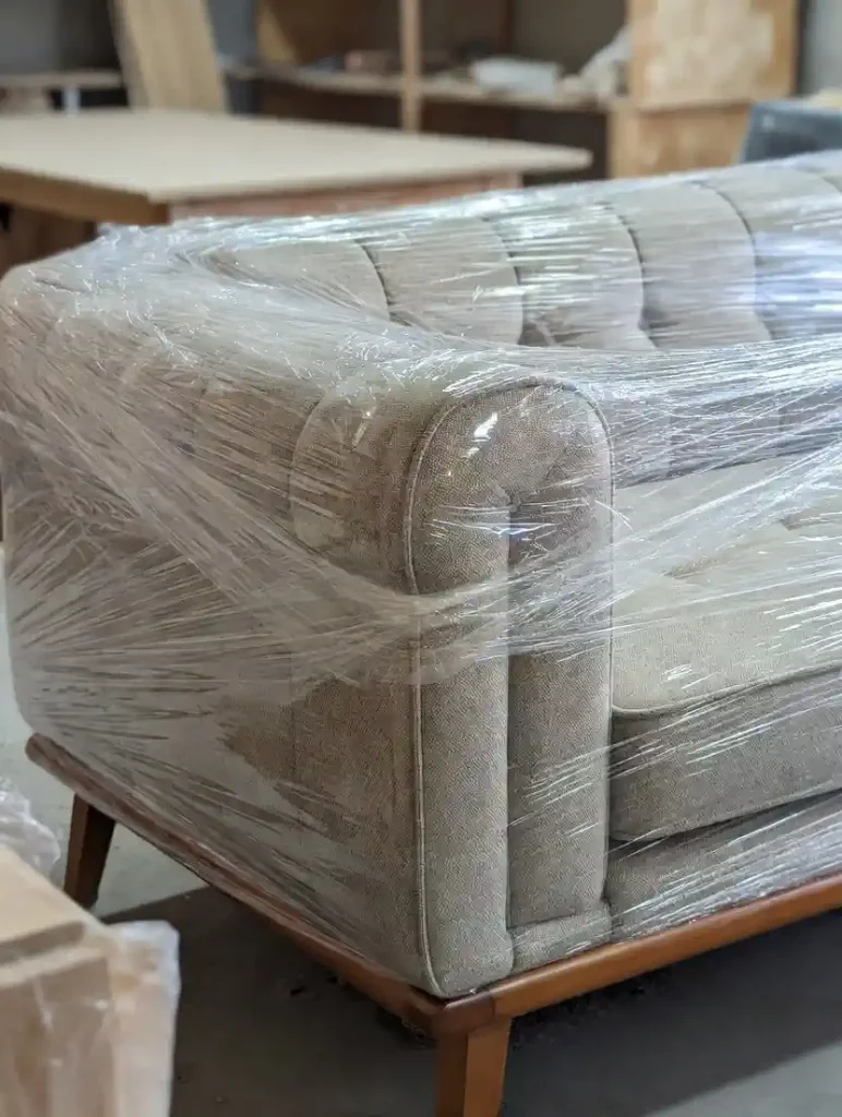 مبل راحتی سفارشی ساخته شده در کارگاه صنایع چوب فن و هنر با طراحی مدرن و متریال استاندارد