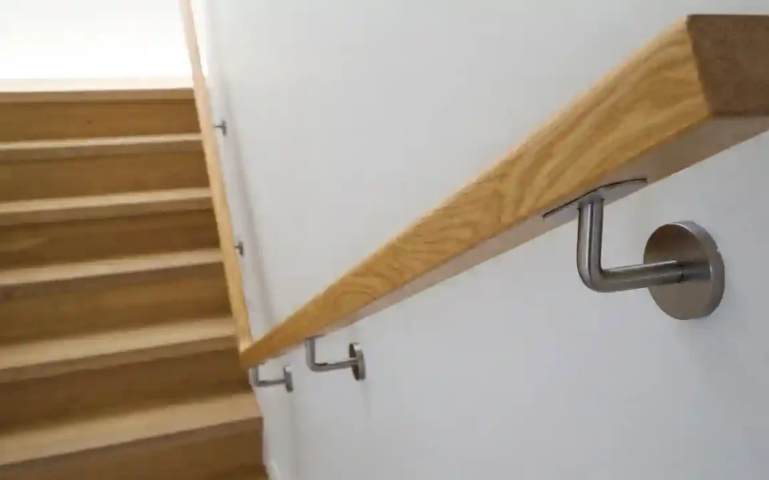 هندریل چوبی پله و دیواری با طراحی مدرن، ساخت سفارشی و استفاده از متریال استاندارد