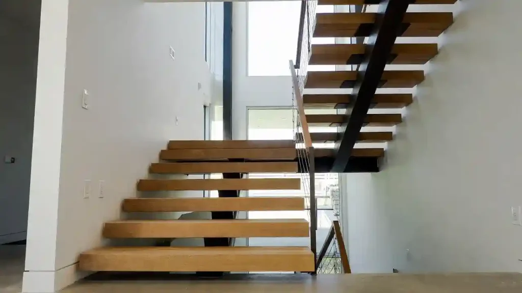 اجرای کف پله چوبی سفارشی با متریال استاندارد و طراحی هماهنگ با فضای پروژه