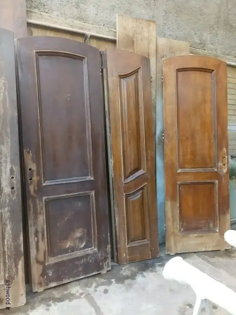 تعمیر و رنگ‌کاری انواع درب‌های چوبی