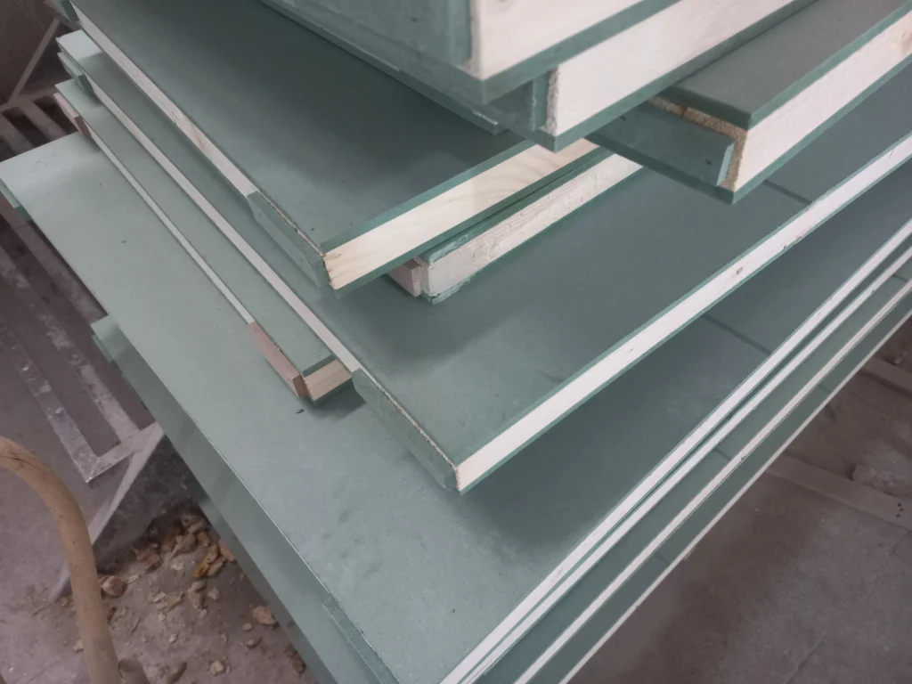 سازنده و مجری انواع درب و چهارچوب ضد آب چوب و ام دی اف