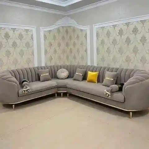 مبل با طراحی مدرن، اسکلت چوب چندلایه استاندارد و رویه مقاوم