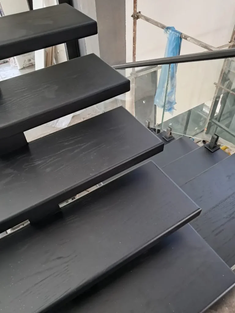 کف پله بلوط مشکی کلاسیک ، موج نما