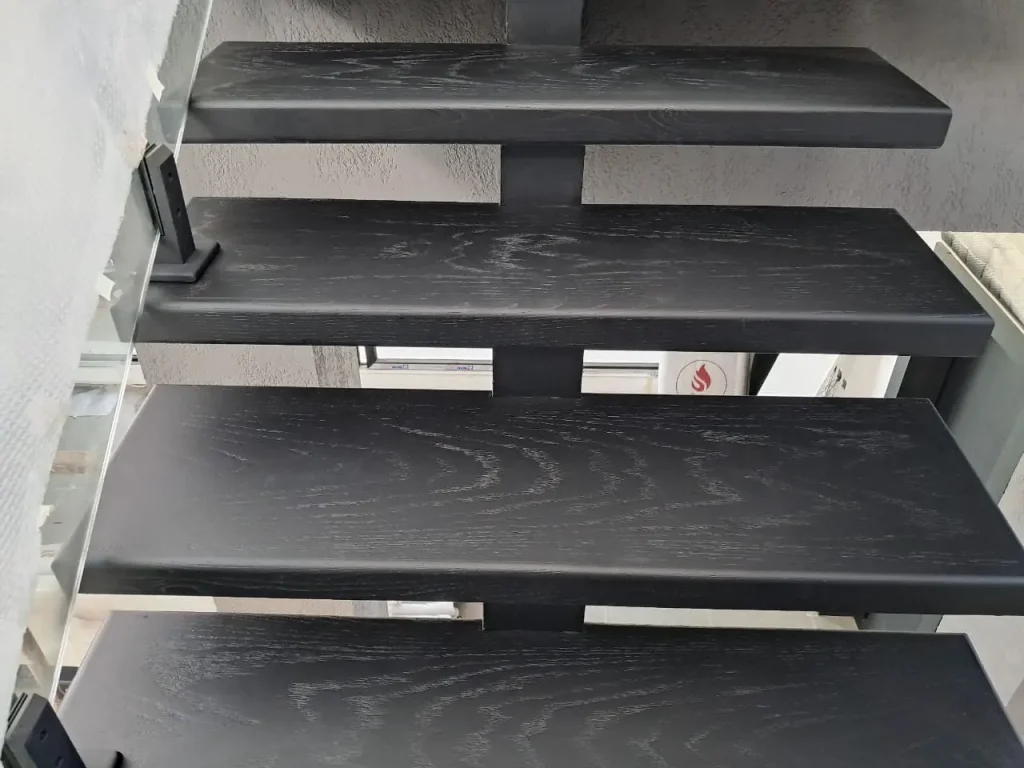 کف پله بلوط مشکی کلاسیک ، موج نما