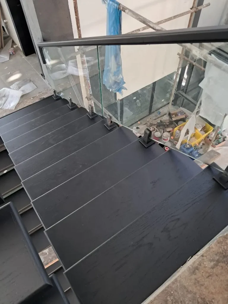 کف پله بلوط مشکی کلاسیک ، موج نما