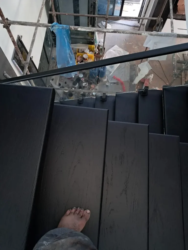 کف پله بلوط مشکی کلاسیک ، موج نما