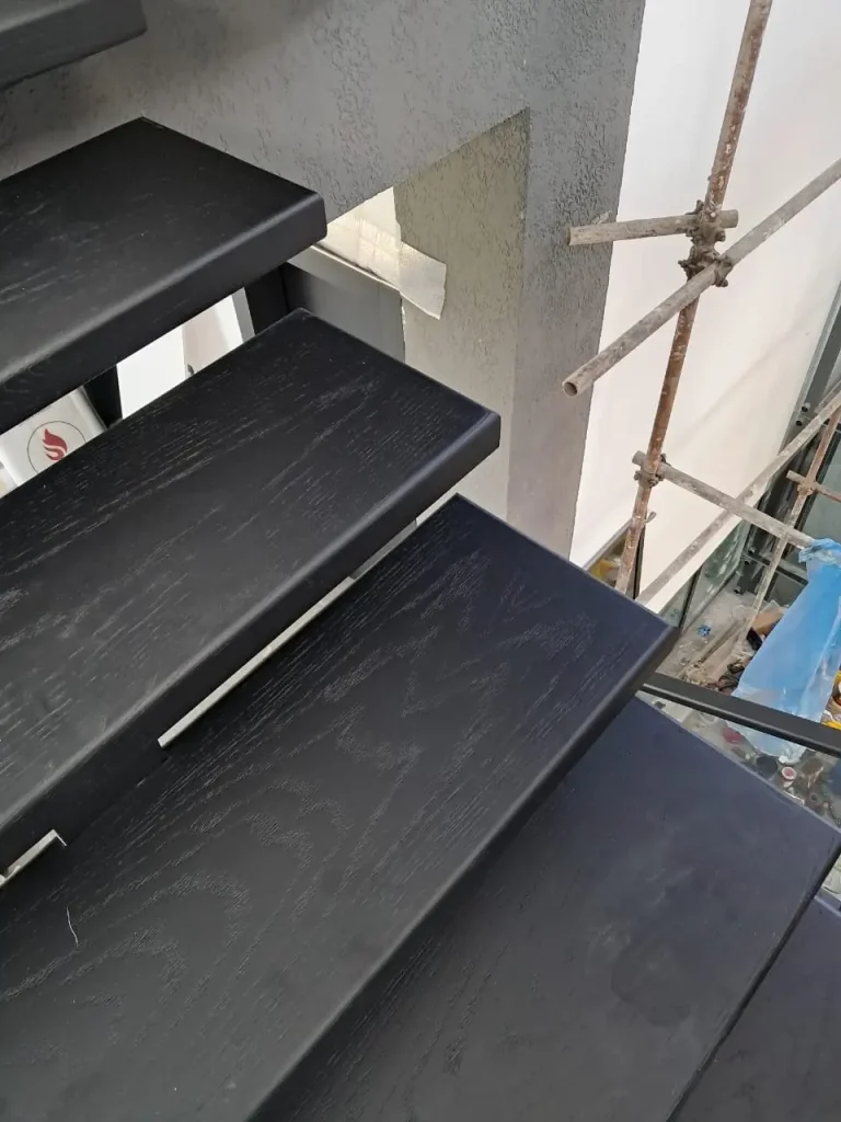 کف پله بلوط مشکی کلاسیک ، موج نما