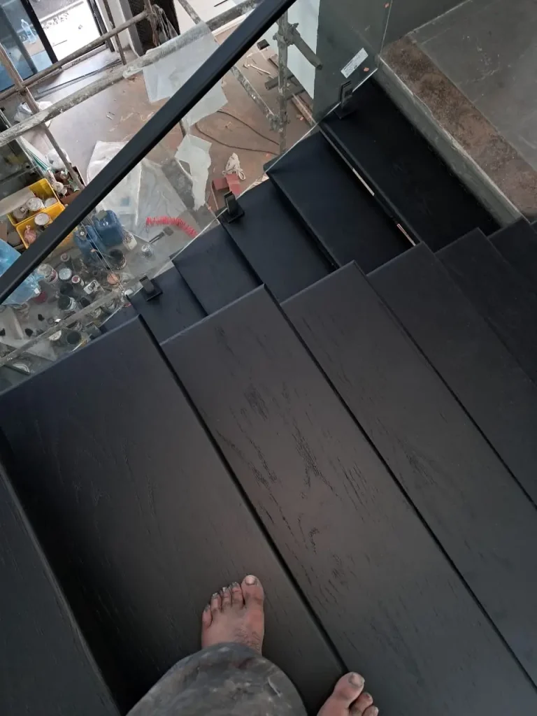 کف پله بلوط مشکی کلاسیک ، موج نما