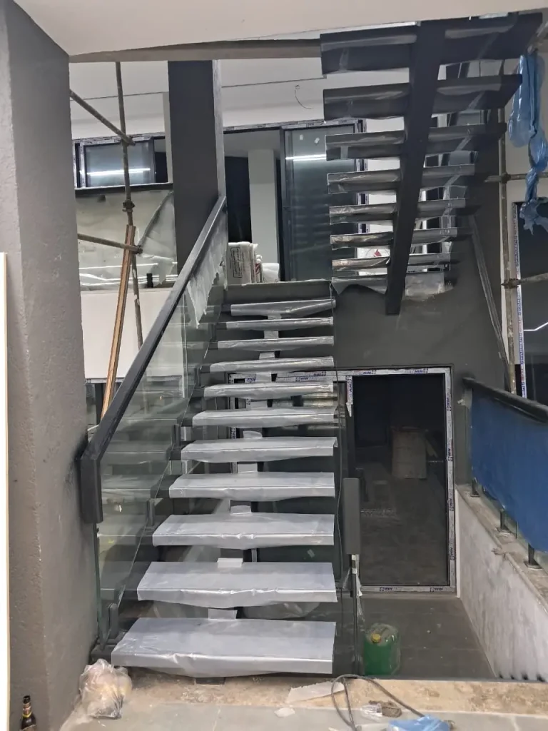 کف پله بلوط مشکی کلاسیک ، موج نما