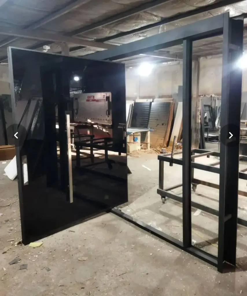 استفاده از شیشه در درب های فلزی