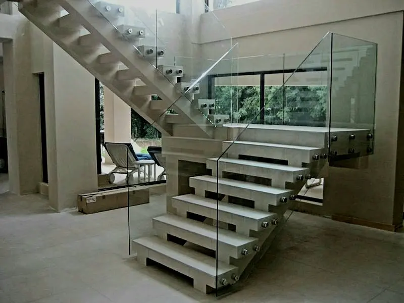 اجرای شیشه های جام امینت و سکوریت پله و درب ، مجری پله فلزی و چوب و شیشه