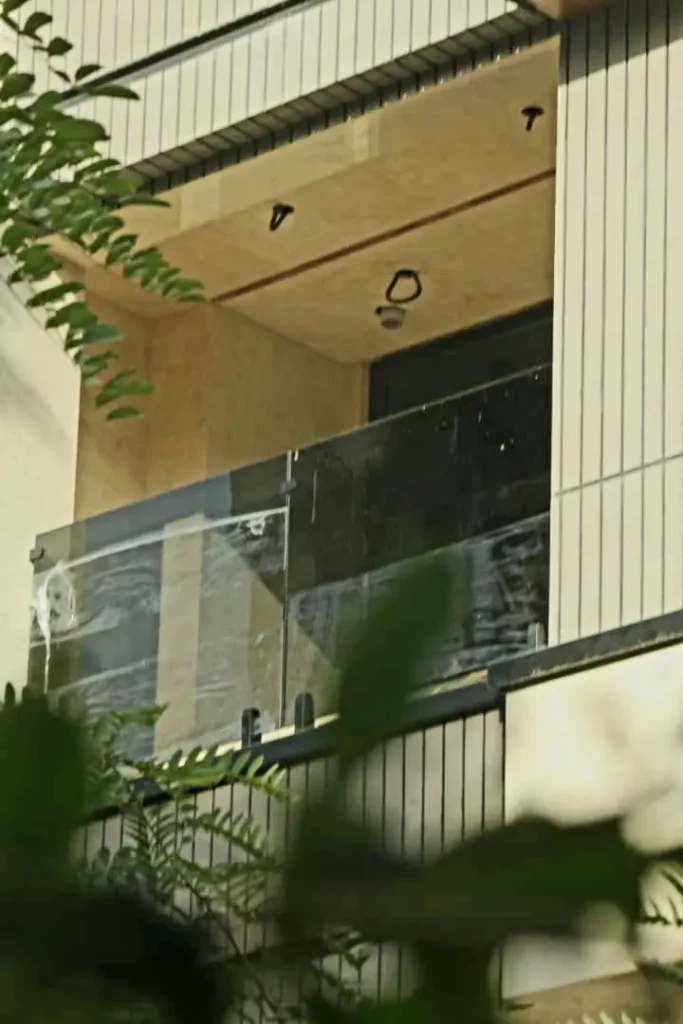 اجرای شیشه های جام امینت و سکوریت پله و درب ، مجری پله فلزی و چوب و شیشه