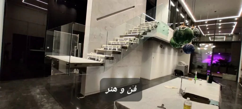 اجرای شیشه های جام امینت و سکوریت پله و درب ، مجری مله فلزی و چوب و شیشه